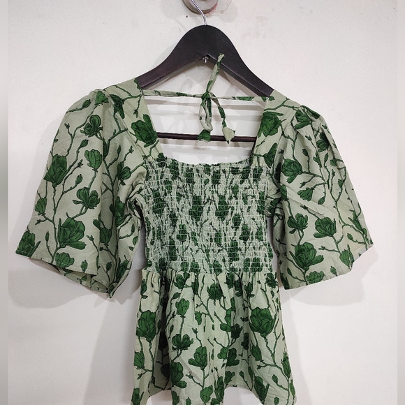Green Square Neck Smocked Top 💚 - Picture 10 of 13